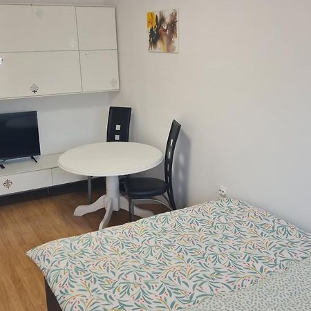 Studio Chic Symphony Parcare Privata Arad Esterno foto